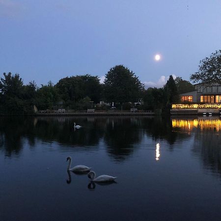 Serene Spacious Room Staines-upon-Thames Exterior foto