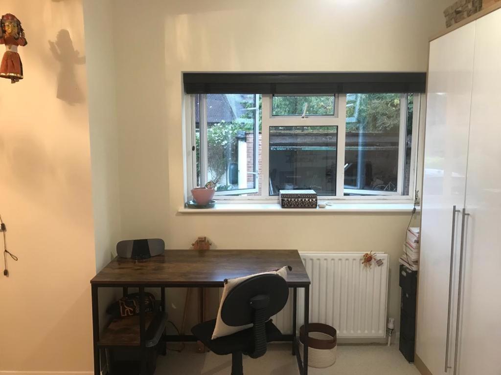 Serene Spacious Room Staines-upon-Thames Exterior foto