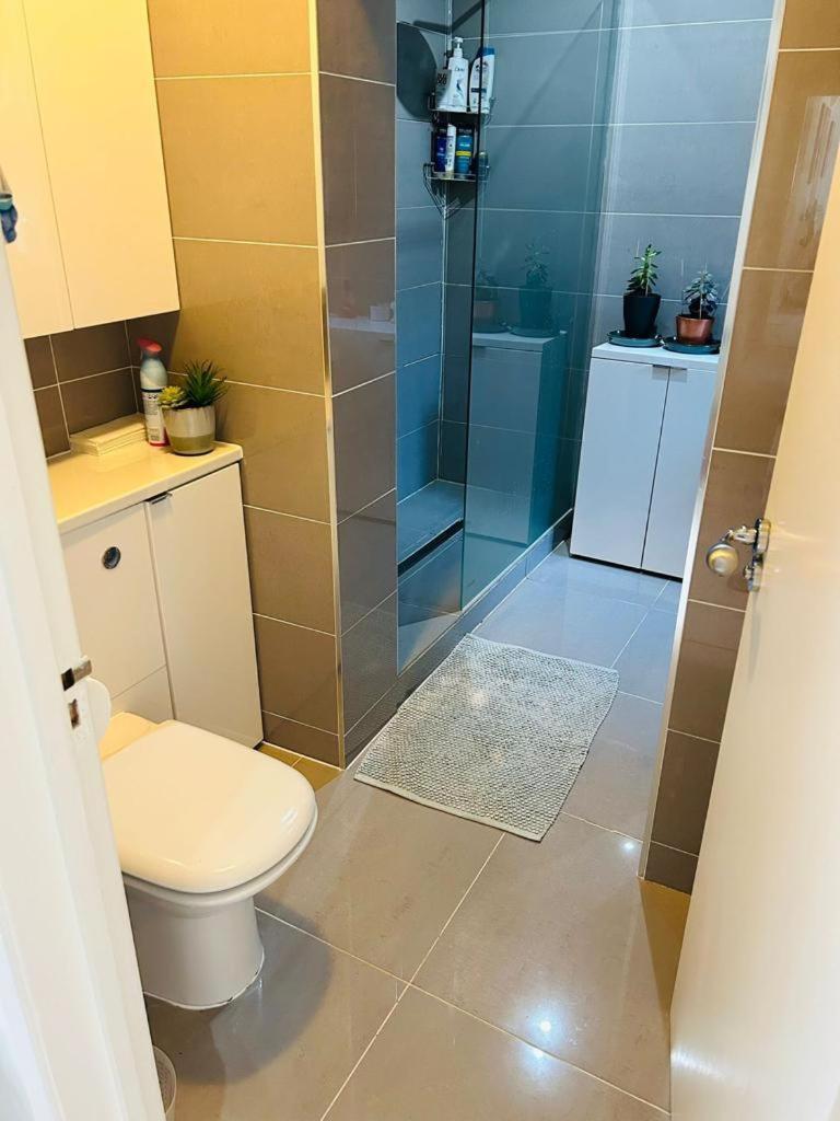 Serene Spacious Room Staines-upon-Thames Exterior foto