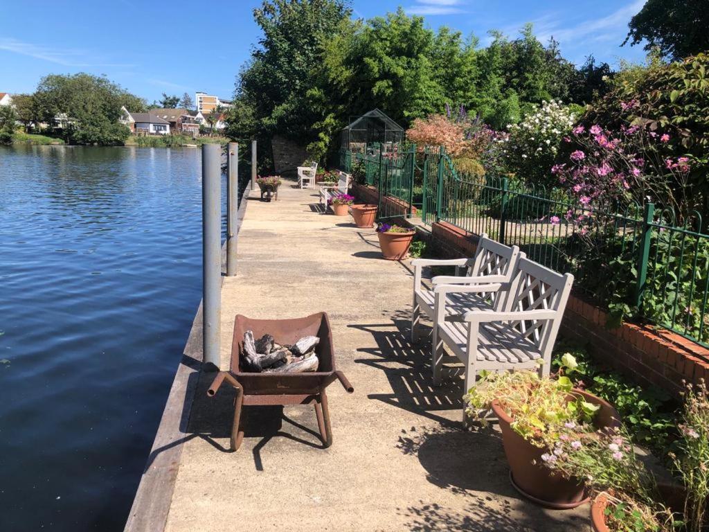 Serene Spacious Room Staines-upon-Thames Exterior foto