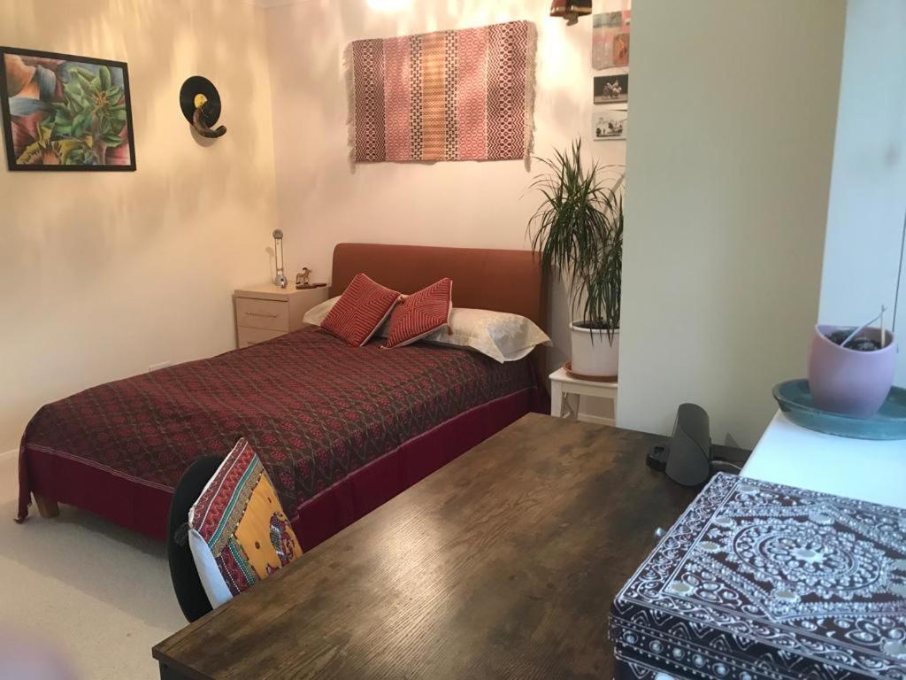 Serene Spacious Room Staines-upon-Thames Exterior foto