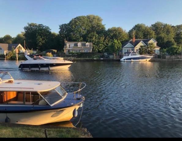 Serene Spacious Room Staines-upon-Thames Exterior foto